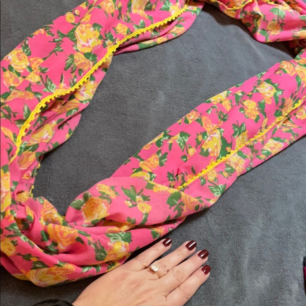 Betsy Johnson Infinity Scarf Pink & Yellow Roses - Picture 4 of 4